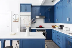 What colors goes with gray-blue in the kitchen interior