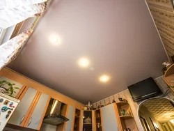 Ас үй фотосуретіндегі күңгірт созылған төбенің дизайны