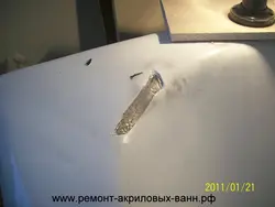 Скол на ванной фото