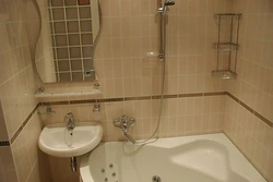 Adi bir mənzildə hamam və tualetin fotoşəkili
