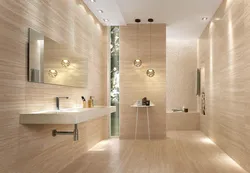 Кәдімгі плиткалар дизайнындағы ванна бөлмесі