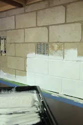 Ранг кардани сафолҳои ошхона дар акс