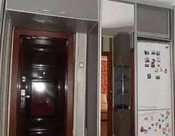 Халадзільнік у пярэднім пакоі дызайн сучасны
