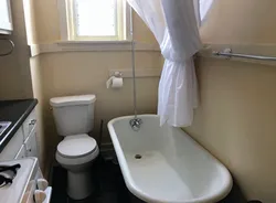 Ас үйдегі дәретханасы бар пәтерлер фотосуреті