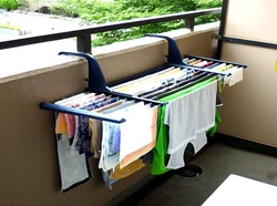 Balkon fotoşəkili olmayan bir mənzildə paltarları necə qurutmaq olar