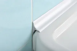 Photo corners in the bathroom