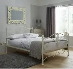 Bedrooms With Metal Bed Design