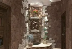 Daş və divar kağızı ilə koridor dizaynı