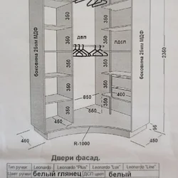 Гардероби кунҷӣ дар долон акс аз ҷониби худ