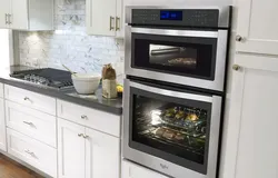 Mətbəx dizaynında soba və mikrodalğalı soba