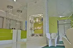 Қабырғаға айна плиткалары бар ас үй дизайны