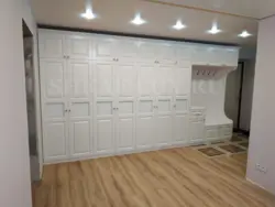 Built-in wardrobe along the entire wall in the hallway photo