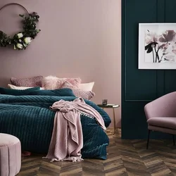 Combination of gray and green in the bedroom interior