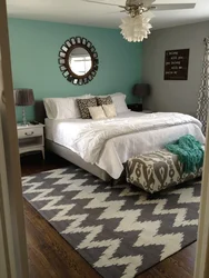 Combination of gray and green in the bedroom interior