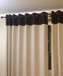 Qonaq otağının daxili hissəsində gözlü pərdələr