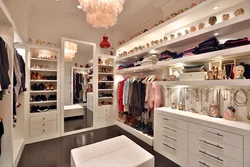 Wallpaper for dressing room design
