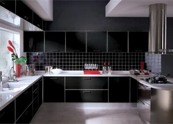 Фартук для черной глянцевой кухни фото