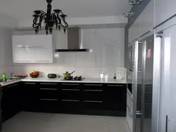 Фартук для черной глянцевой кухни фото