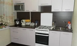 Маленькие кухни прямые фото с холодильником