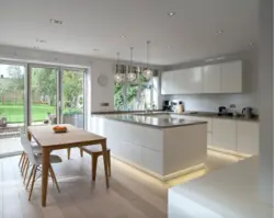 Design of a living room combined with a kitchen and access to the terrace