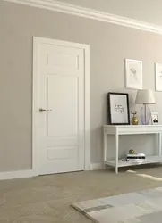 Combination of white doors and floors in the interior of the apartment