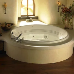 Round bath in the interior