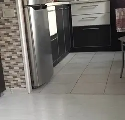 Xrushchevdagi Plitkalardan Tayyorlangan Oshxona Qavatlarining Fotosurati