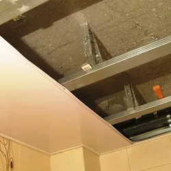Қадам ба қадам акси шифти ҳаммом аз панелҳои пластикӣ