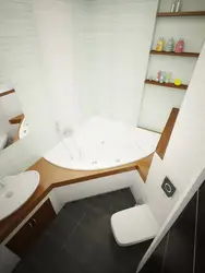 Tualet ilə birləşdirilmiş künc banyosunun daxili hissəsi