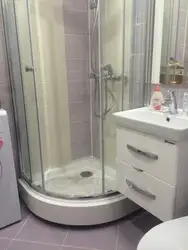 Xruşşovda Duş Və Tualet Fotoşəkili Olan Vanna Otağı