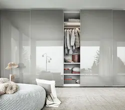 Photo of built-in wardrobes in the bedroom with mirrors