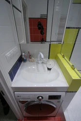 Design of a small bathroom with a sink above the washing machine