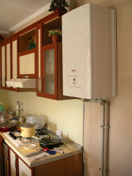 Газовый котел на кухне дома фото