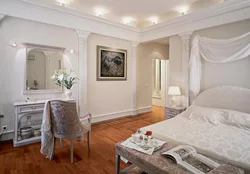 Bedroom design with column