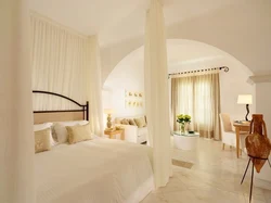 Bedroom design with column