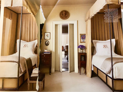 Small bedroom design with 2 beds