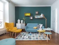Qonaq otağının içərisində sarı və bozun birləşməsi