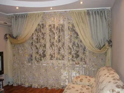 Tulle бо намуна дар дохили ҳуҷраи меҳмонхона