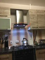 Дызайн кухні з купальнай выцяжкай