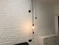 Kvartira fotosuratida devorlarni tugatish uchun g'ishtlar