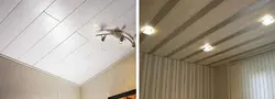 Mətbəx fotoşəkilində PVC panellərdən hazırlanmış tavan