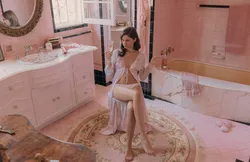 Ваннадағы ашық фотосуреттер
