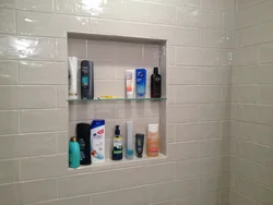 Чароғдонест, ки дар ҳаммом барои shampoos дод сафолҳои акс
