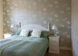 Wallpaper color for a small bedroom and design