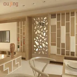 Yashash xonasining ichki qismidagi oyna paneli