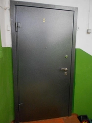 Photo of the entrance door to the apartment from the outside