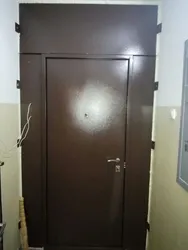 Kirishdan Kvartiraga Kirish Eshigining Fotosurati