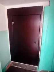 Kirishdan Kvartiraga Kirish Eshigining Fotosurati