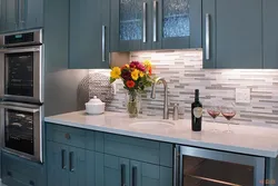 Which apron suits a gray kitchen photo