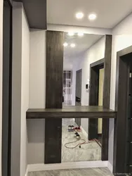Убудаванае люстэрка ў пярэднім пакоі